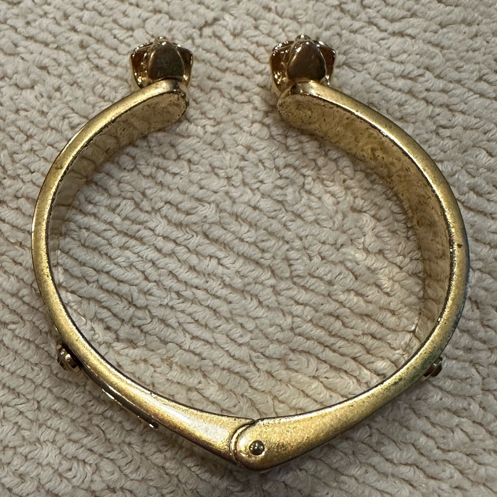 Alexander McQueen Gold Skull Cuff Bracelet - Picture 5 of 7